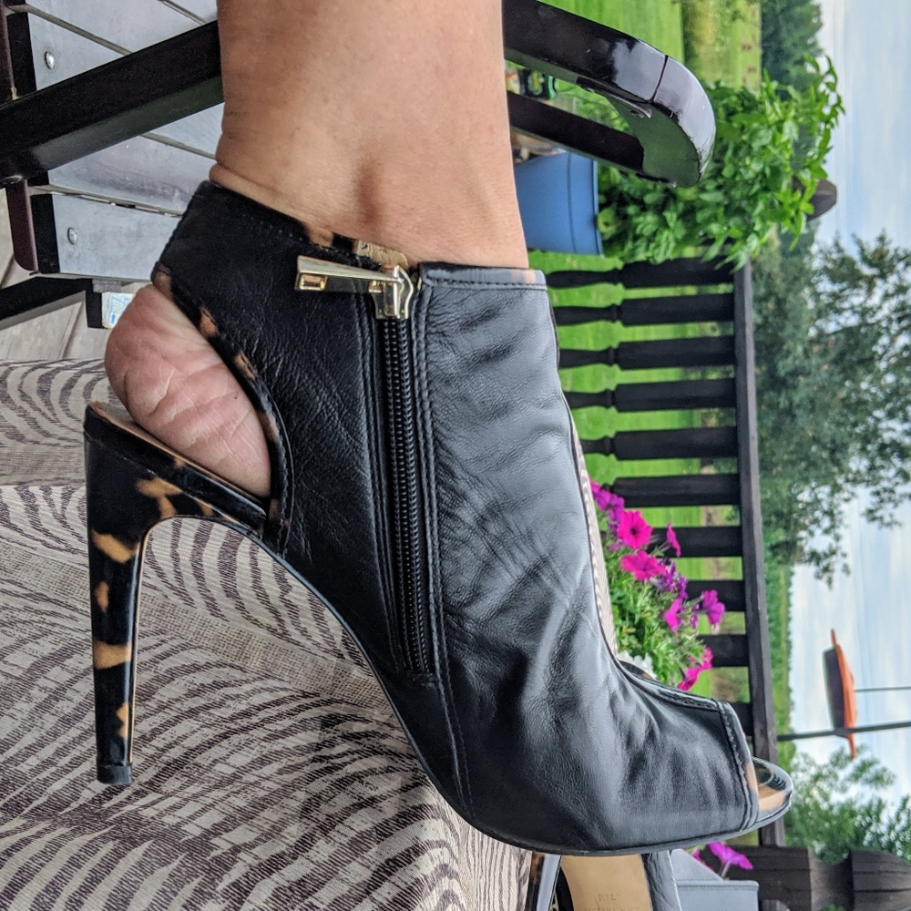 SOLD Ann Taylor peep toes, black/tortoiseshell - Picture 2 of 13